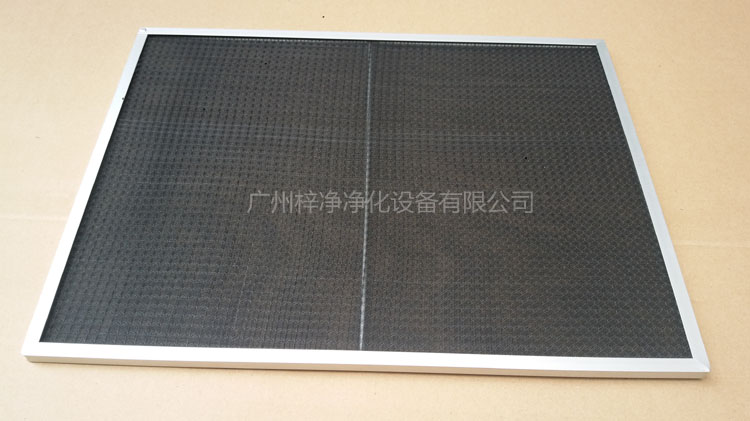 尼龍網(wǎng)初效過濾器骨架采用直徑為6mm的鐵絲焊接處理,目的防止過濾器變形。
