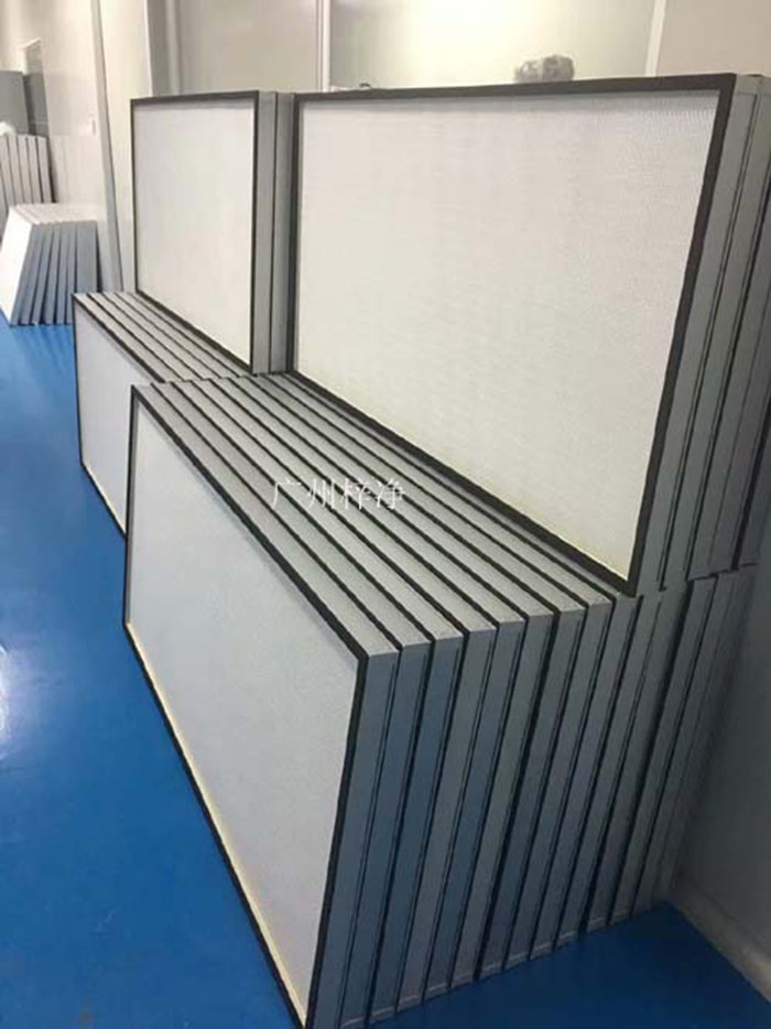 ULPA級超高效空氣過濾器適用于10000級-100級潔凈系統(tǒng)，空調(diào)系統(tǒng)，因此產(chǎn)品已廣泛應(yīng)用于電子、微電子、半導(dǎo)體、光器件、生物和醫(yī)藥線路、照相機(jī)和光學(xué)儀器、精密機(jī)械等多個領(lǐng)域。
