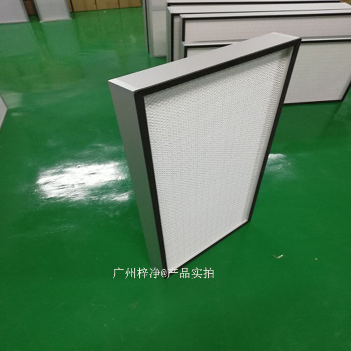 高效過濾器在潔凈室中的布置是確保室內(nèi)空氣質(zhì)量達到規(guī)定標準的關(guān)鍵環(huán)節(jié)。